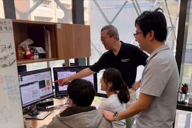 Ph.D. student Song Hang Chai, post-doctoral researcher Hyunsu Chae, professor David Pan and assistant professor Sensen Li